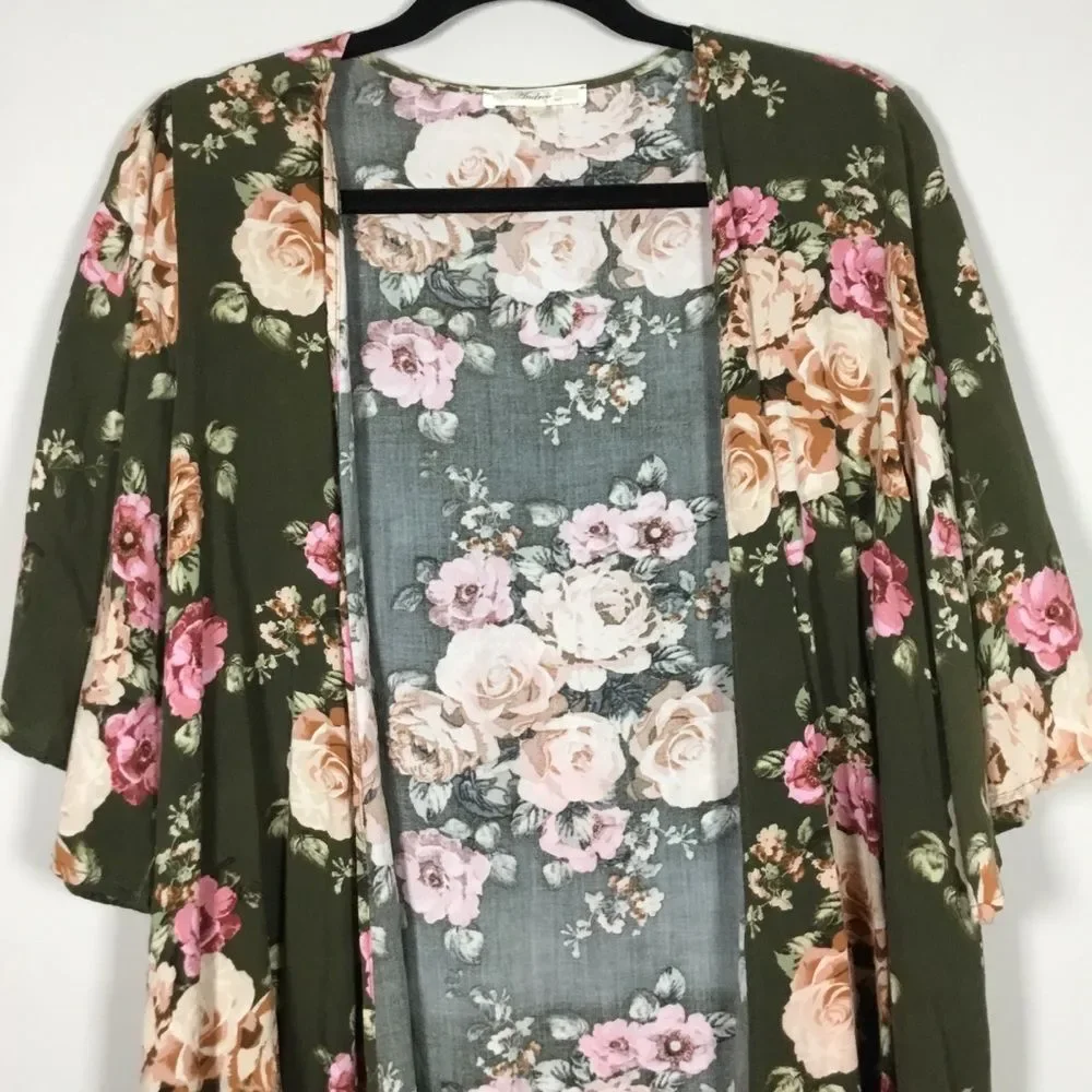 Mossy green with roses open front bell sleeve duster robe size Small oversized